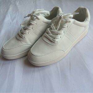 Women’s White Casual Sneakers, Size 8, New - Old Navy